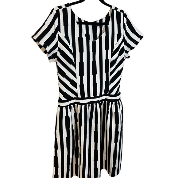 A Mikarose dress in size large - Picture 2 of 8